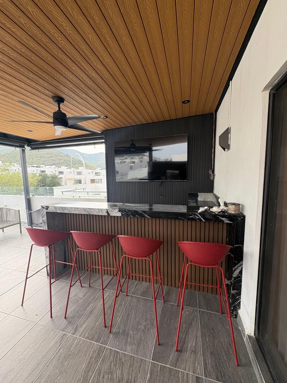 Terraza con barra